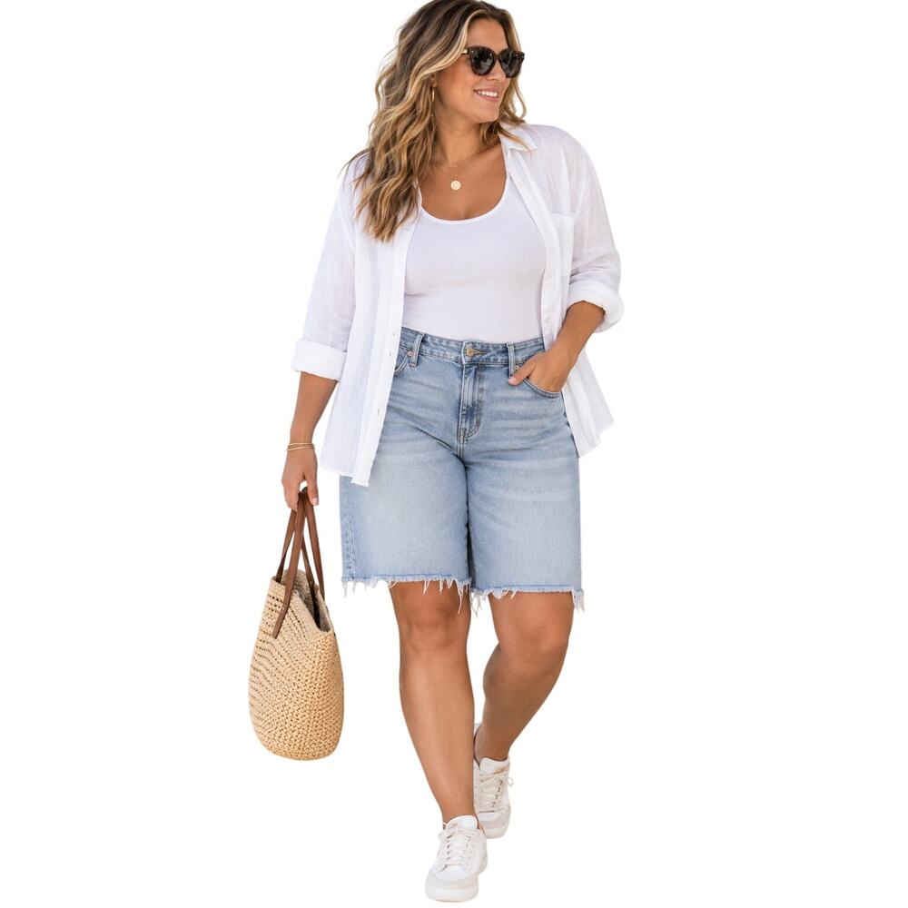 American Eagle Women's Stretch Denim Jorts Bermuda Shorts Size 16 Light Wash